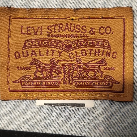 Vintage Levi's Buckle Back Denim Jean Jacket - Picture 4 of 16